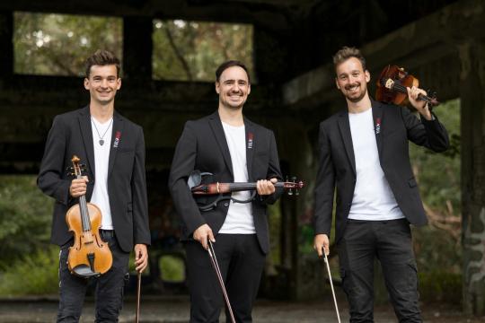 Violin Guys moderne Musik auf 3 Geigen