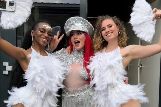 Partyact - Sängerin für Festival-Oktoberfest-Karneval-Clubs Partyact - Sängerin für Festival-Oktoberfest-Karneval-Clubs