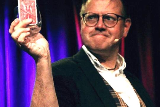 Arnd Clever - The smart kind of magic.