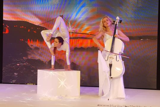 Cellea - White Cello & Akrobatik Act