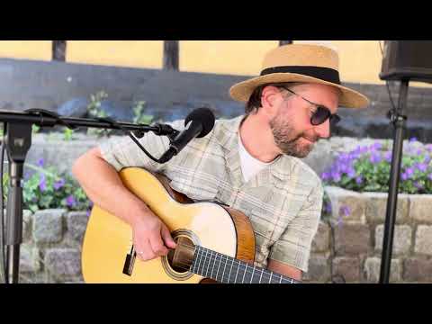 Video: Islands in the Stream
