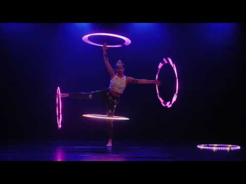 Video: Hooperia - LED Hoop Artistin