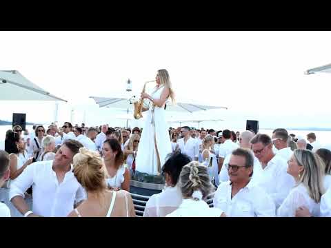 Video: Virginia Gomez mit Saxophonistin @ White Party