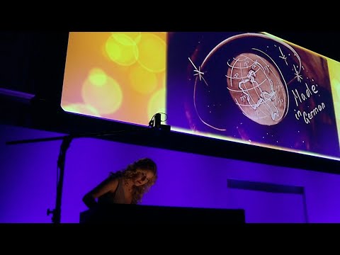 Video: Live Sand Show