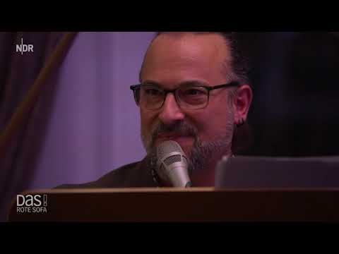 Video: NRD - "DAS! Rote Sofa" - Entertainer André Rössig spielt im Seniorenheim Evergreens der 50er - 80er