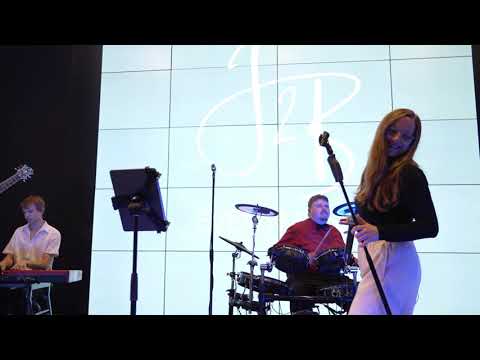 Video: Bandbesetzung - Long Train Running 2026