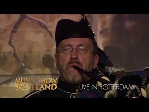 Video: Lone Piper Axel Römer Musicshow Scotland in Rotterdam