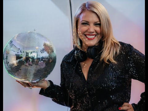 Video: DJane &amp; Sängerin Arlena sings