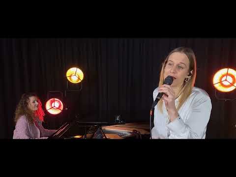 Video: Eurythmics - Sweet Dreams "Alex singt" PIANO