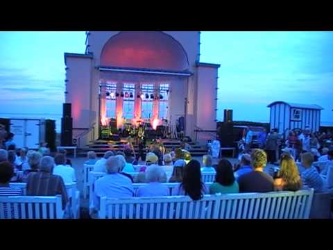 Video: Suspicious Minds - Chris Jones Double Show in Bansin / Usedom