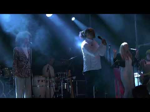 Video: Astor Club Band Live!
