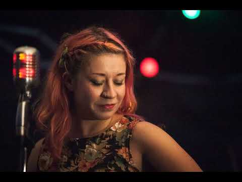 Video: Skyfall Jenny van der Wall