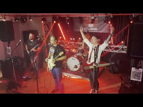 Video: Foo Fighters – The Pretender (Live Cover) | 13 Steps @ Cube