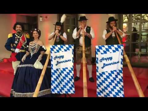Video: Happy Bavarians Alphörner mit König Ludwig und Sissi beim Gästeempfang
