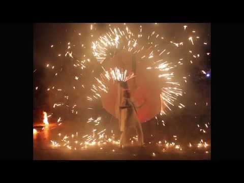 Video: Flammen in Weiß