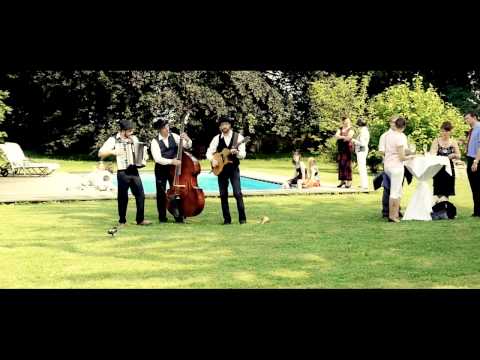 Video: Mobile Band auf der Hochzeit - Trio mit Kontrabass, Akkordeon und Gitarre - Gypsy-Swing und Musette im Garten 