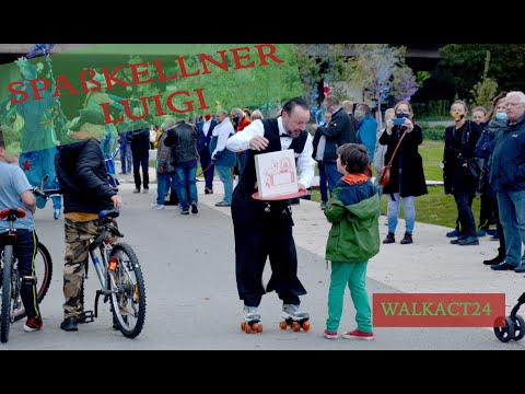 Video: Kellner auf Rollschuhen