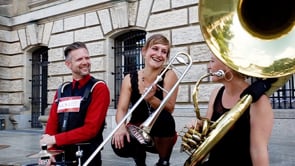 Video: Walkabees - Groovy Walkin‘ Music aus Berlin