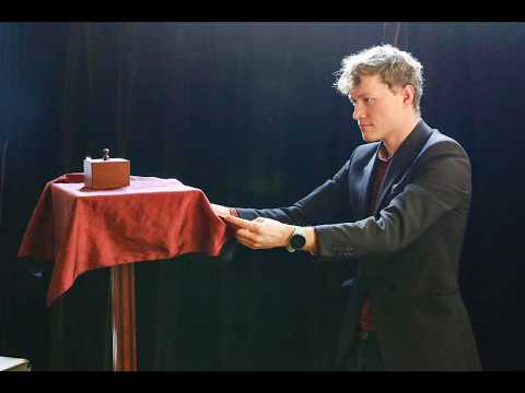 Video: Bühnenshow: Floating Talbe