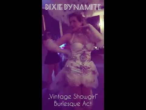 Video: "Vintage Showgirl" Burlesque Show mit Dixie Dynamite