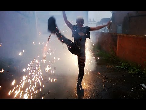 Video: professionelle Feuershow mit Sabrina Wolfram