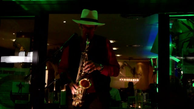 Video: Dürener Jazztage Skizzen: Jürgen Keymer alias key-sax-mer - live - geringes Filmmaterial - Besucher: "Live war 's besser."
