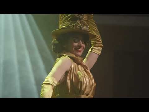 Video: "A Bottle of Burlesque" Champagner Glas Show