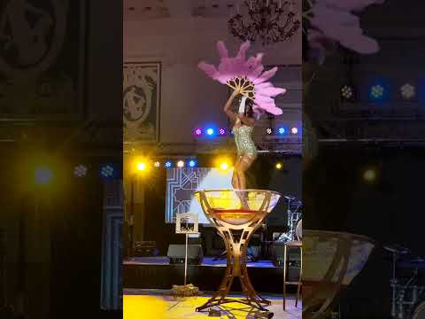 Video: Burlesque Martini Glass Show - Hotel Atlantic Hamburg