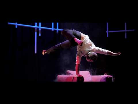 Video: Sessel-Handstand – Premium Handstand Show für Gala &amp; Event