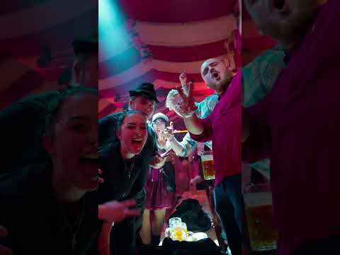 Video: Berghirsche live volle Energie, echte Partystimmung.