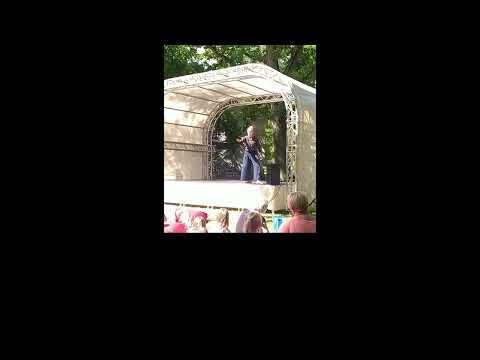 Video: &quot;Die Frau im Kürbis&quot; beim Picknickkonzert in Parchim 2.9.2023