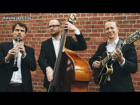 Video: It Is Only A Paper Moon - Astoria Jazz Trio