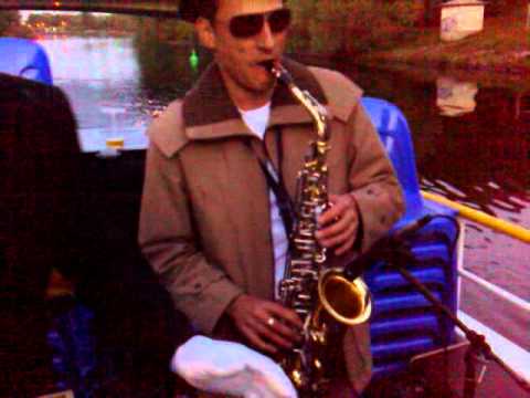 Video: House Boat Party with Live Saxophon 