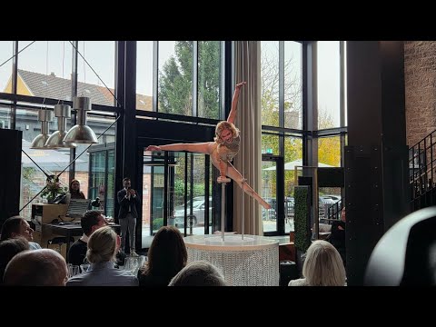 Video: Handstand Artistin @ Geburtstagsfeier 