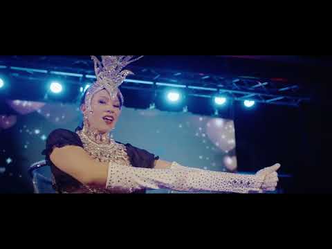 Video: Burlesque Martini Glas Show