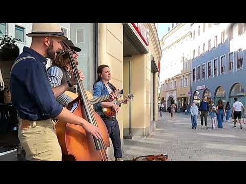 Video: Years (Live @ Fußgängerzone)