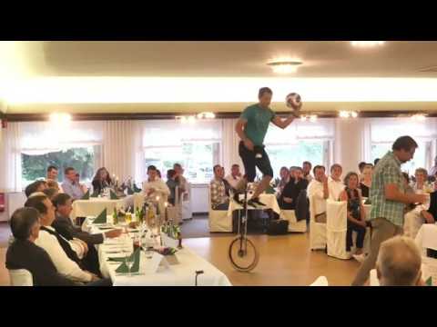 Video: Fußball + Comedy Show mit dem Hocheinrad vom Guinness Weltrekordhalter