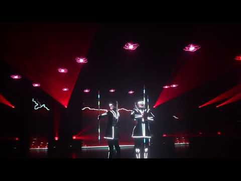 Video: Indoor Drohnenshow mit LED Show Team