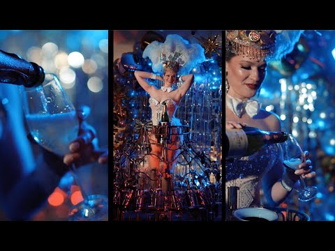 Video: Weinbank in Köln - Leony im Weinkleid und als Las Vegas Showgirl mit ihrem Sektkleid