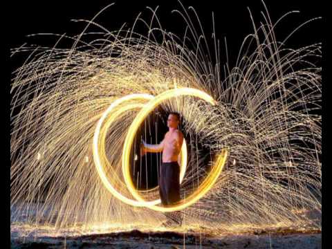 Video: EINE FEUERSHOW, DIE ALLE HERZEN FEUER FANGEN LÄSST!