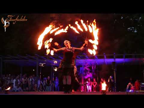 Video: Feuer-Duoshow 