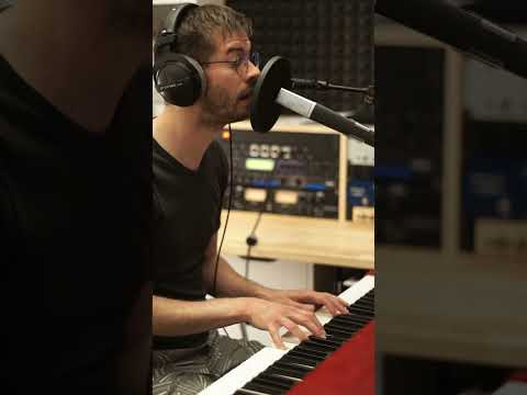 Video: Keep Me From The Cold - Curtis Stigers