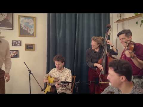 Video: EN PASSANT - Honeysuckle Rose