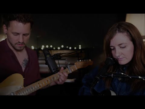 Video: Fleetwood Mac - Dreams (Paper Moon Cover)