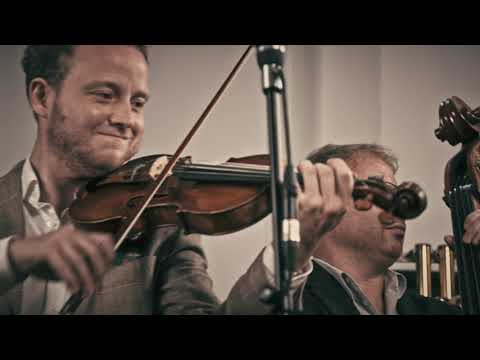 Video: Gypsy-Swing im Quintett: &quot;Me Hum Mato&quot;