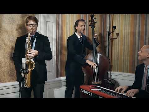 Video: JazzoTronic Trio