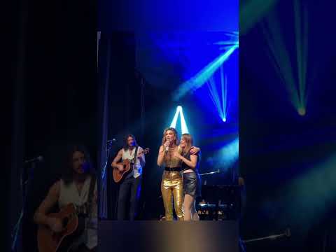 Video: Auftritt zusammen mit ESC- Star Delta Goodrem