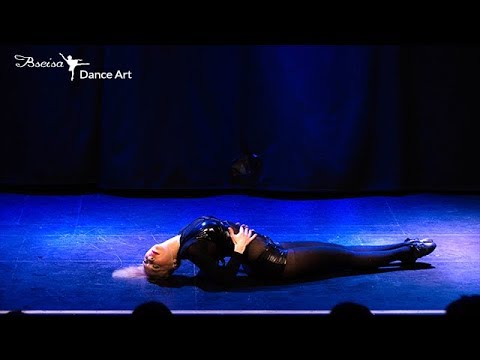 Video: Contemporary Burlesque Floor Dance Fusion