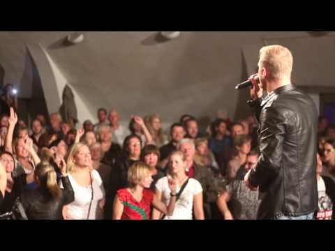 Video: Avicii Medley