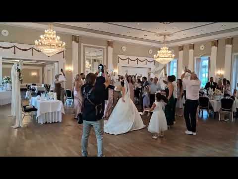 Video: NoiMusica Italienische Band (Sara' Parche' ti Amo ) Hochzeitsparty 